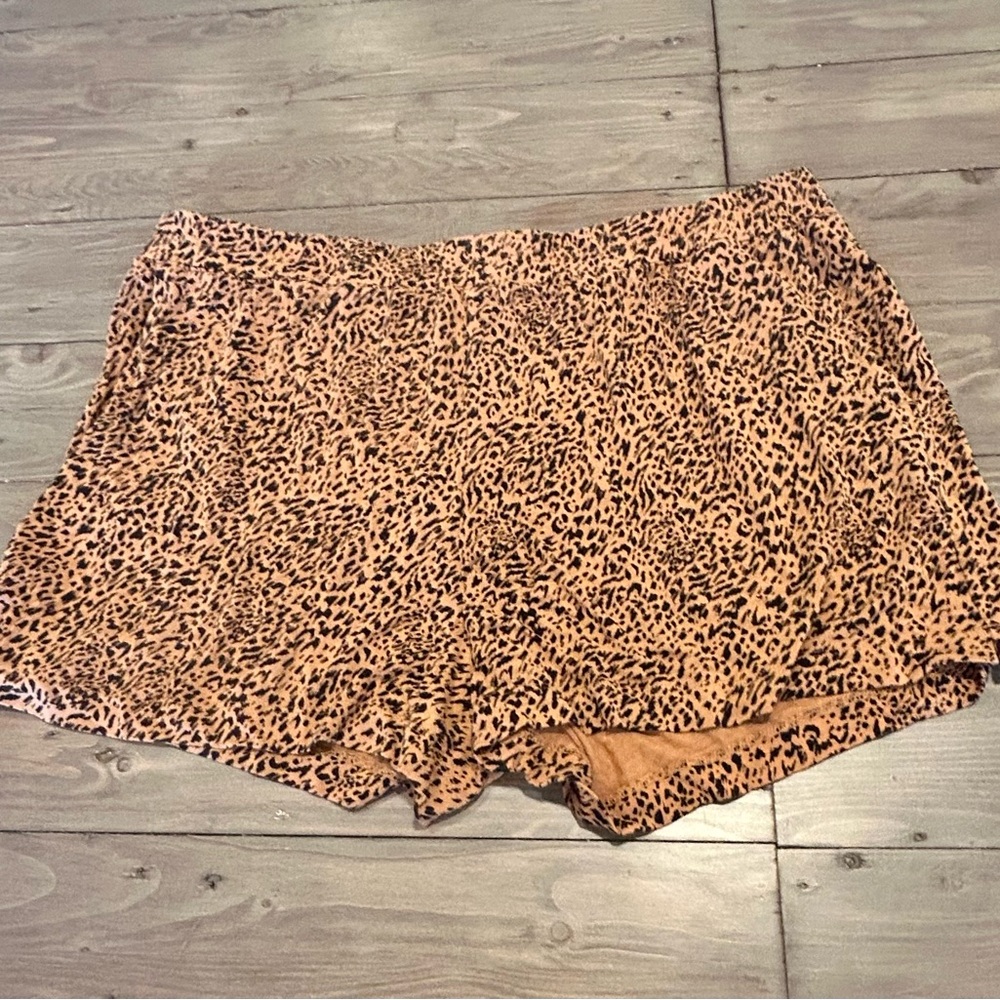 Amazon Essentials Shorts, black and brown, woman’s XL, with pockets